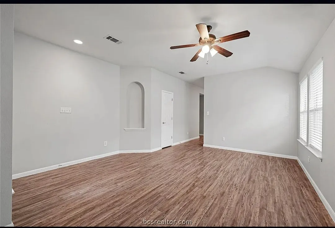 Building Photo - 4318 Spring Garden Dr