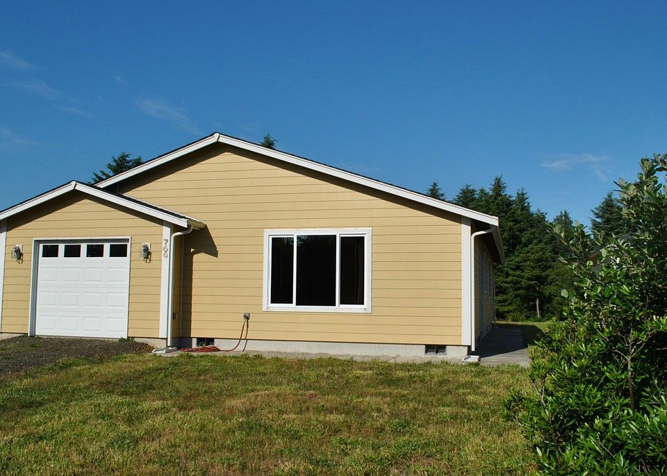 1st image of 766 Island Cir SE