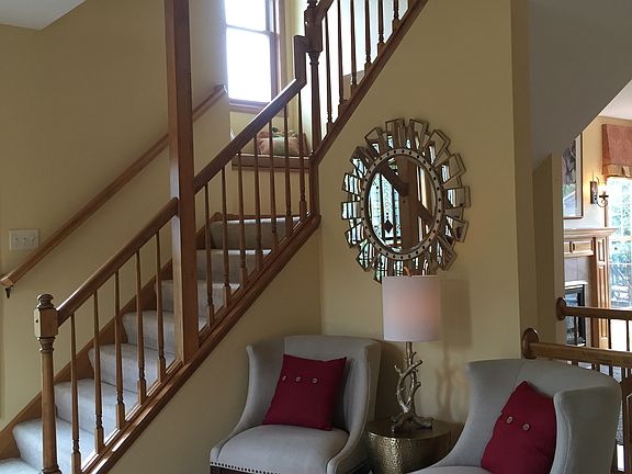 4th image of 949 Sawyer Pl