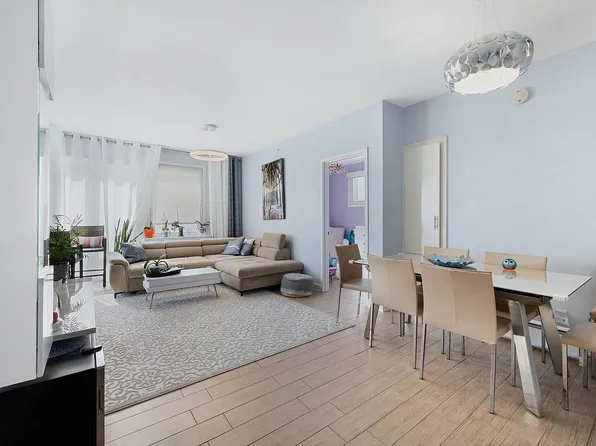 130 119th Bch #5, Rockaway Park, NY 11694