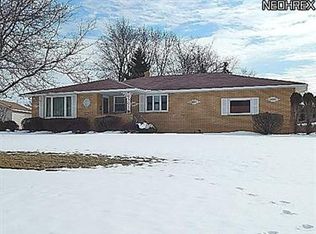 8575 Fox Hollow Dr, Broadview Heights, OH 44147