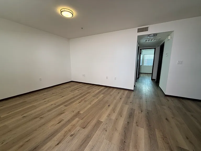 813 S Union Ave #303 — Photo 5