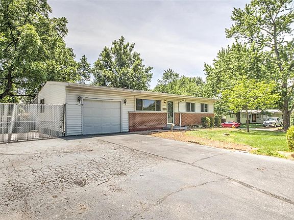 2nd image of 1560 Aspen Dr
