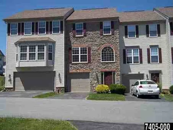 2729 Hunt Club Dr, York, PA 17402