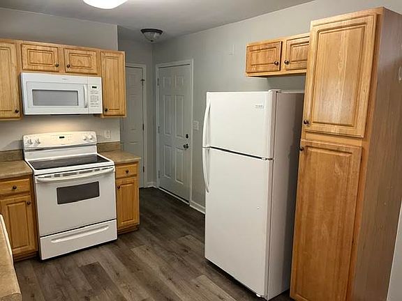 4th image of 15 Singleton Ln