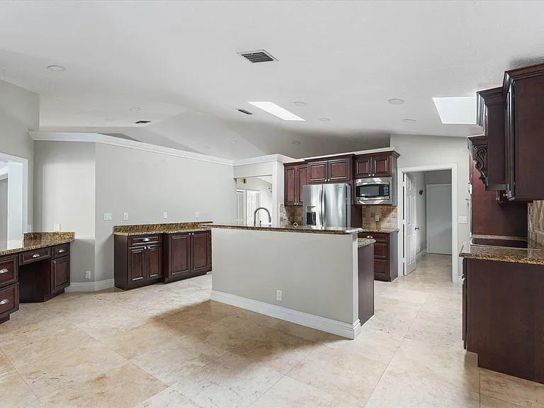1598 SW 5th Ave — Photo 12