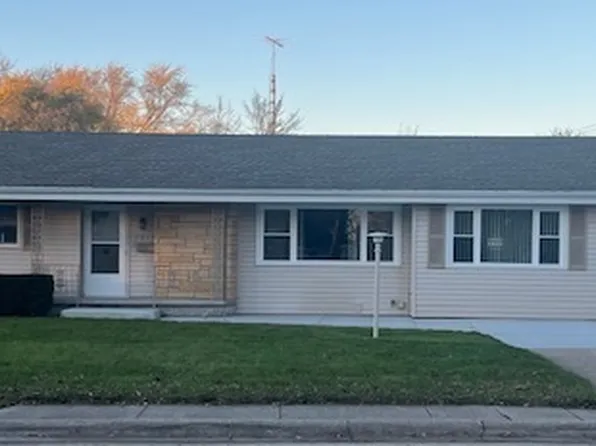 1219 W Brookmont Blvd, Bradley, IL 60915