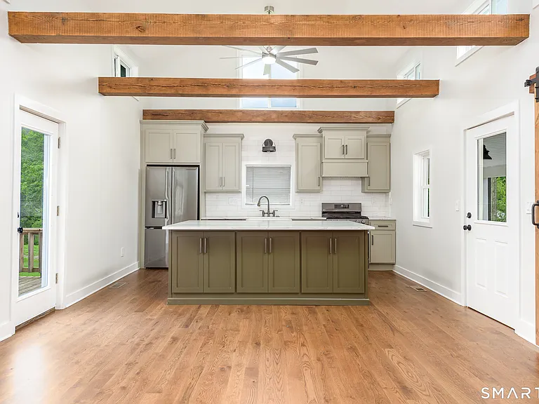 560 Manchester Rd — Photo 7