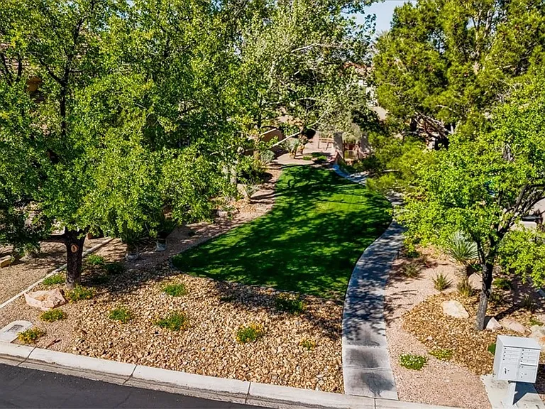 10000 Charlemont Dr — Photo 11