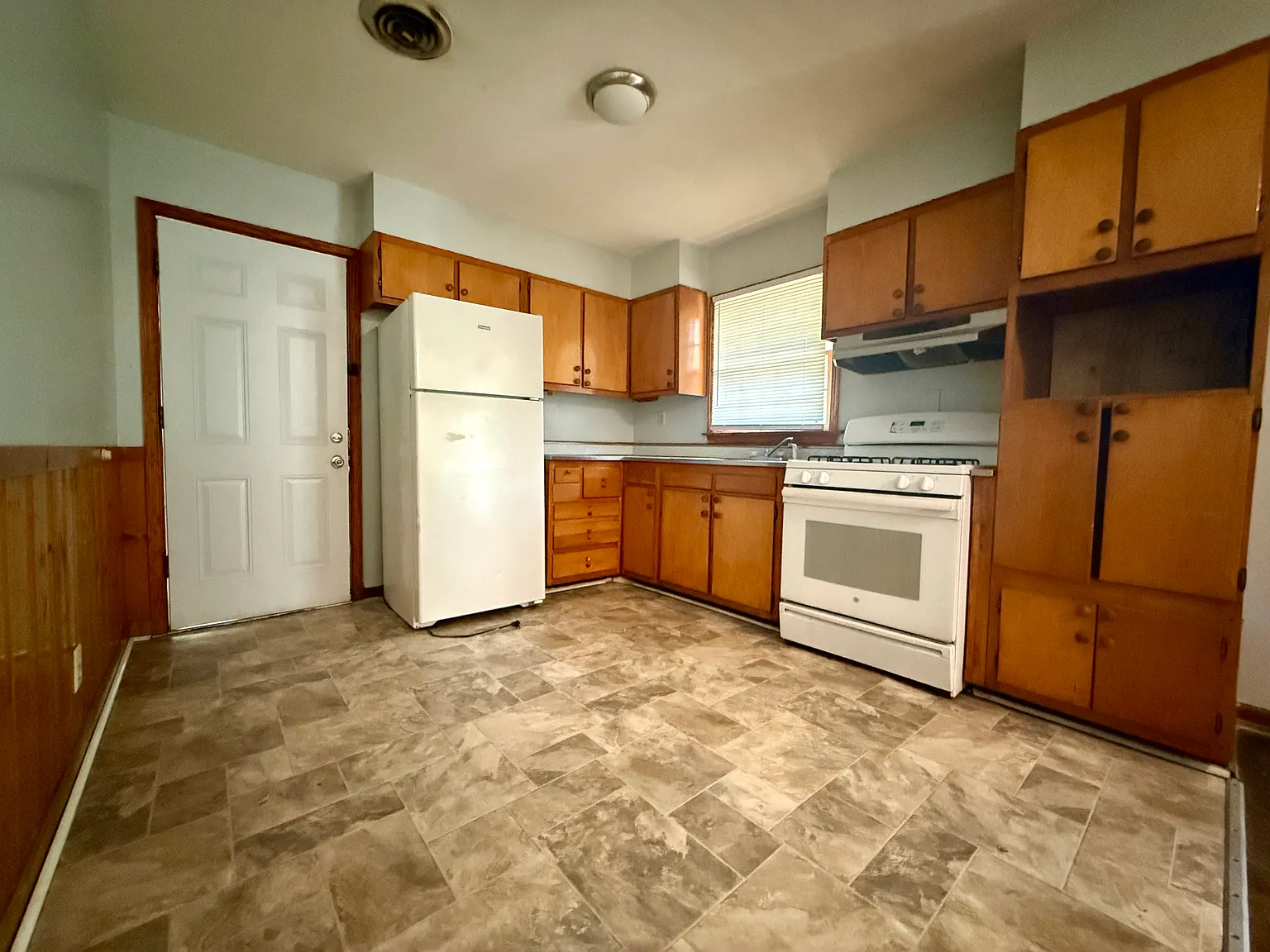 3 bed, 1056 sqft, $995 — Photo 4