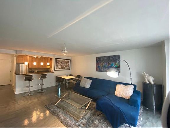 3rd image of 10 E Ontario St Floor 37