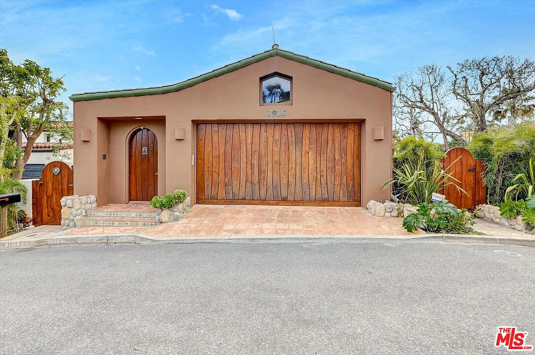 3 bed, 2.5 bath, 2856 sqft, $16,000 — Photo 2