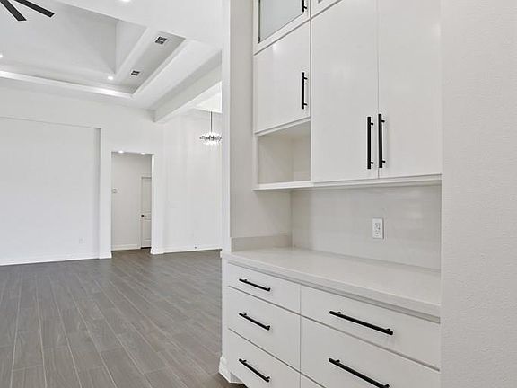 5th image of 107 Finch Dr
