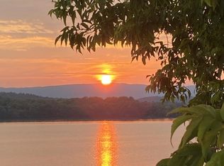 9 Sampson Rd, Orwell, VT 05760