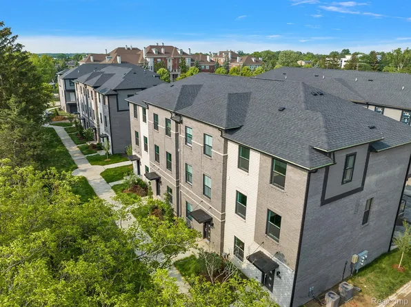 2881 Summers, Troy, MI 48084