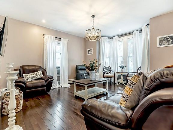 5th image of 19 Carleton St