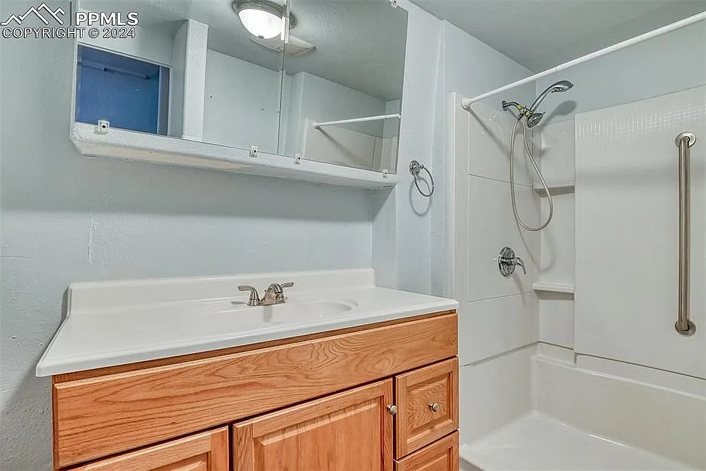 4 bed, 3.5 bath, 2663 sqft, $3,400 — Photo 4