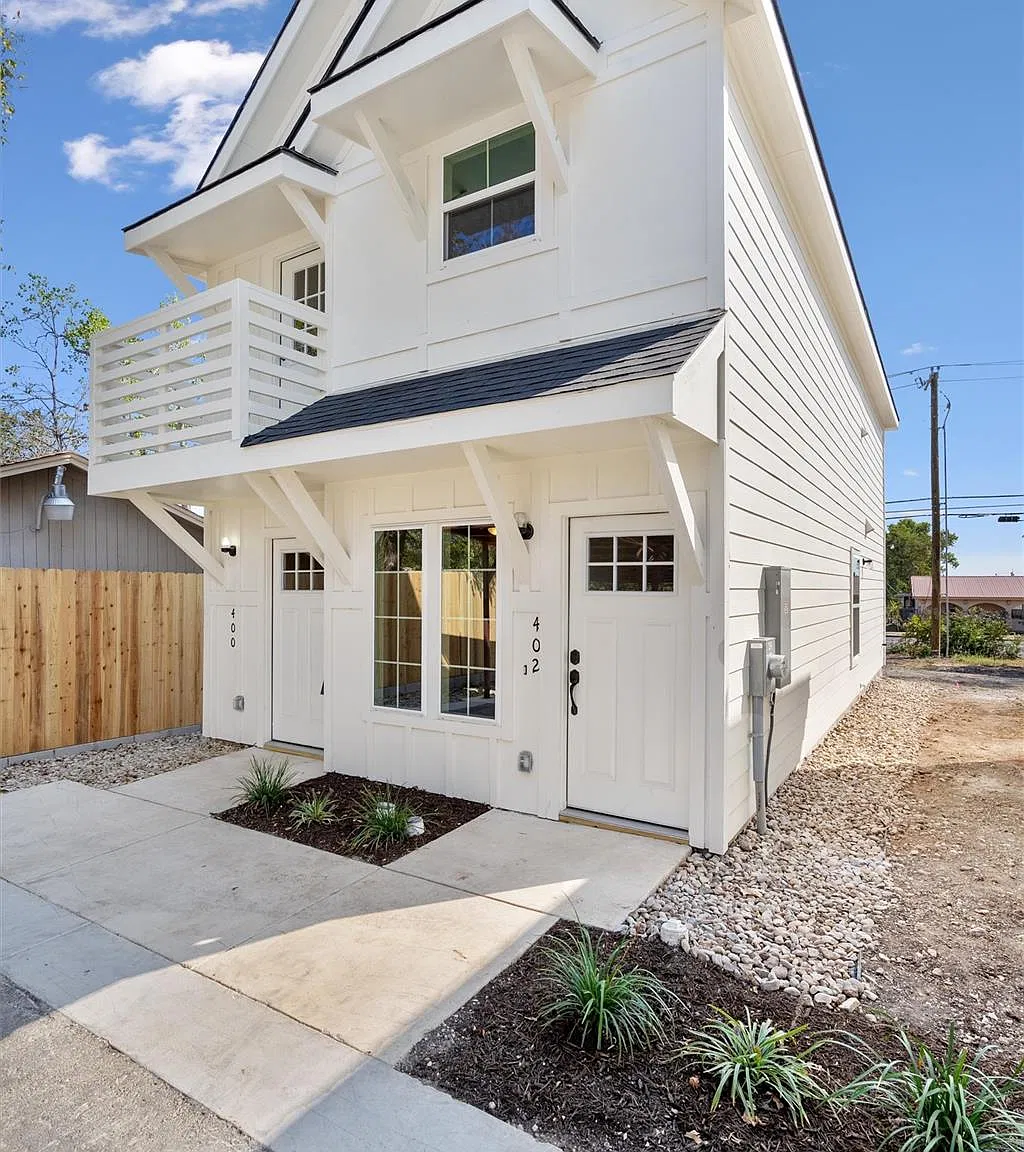 2 bed, 1.0 bath, 720 sqft, $1,200 — Photo 1