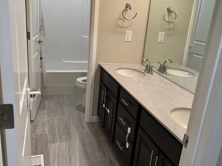 Full Hall Bathroom