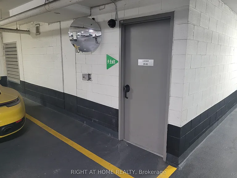 33 Charles St E #2903 — Photo 37