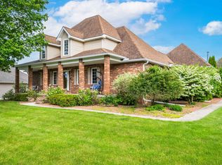 8201 Fountain View Ct, Flushing, MI 48433