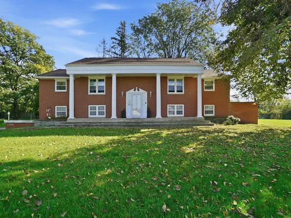5863 Taft Pl, Merrillville, IN 46410
