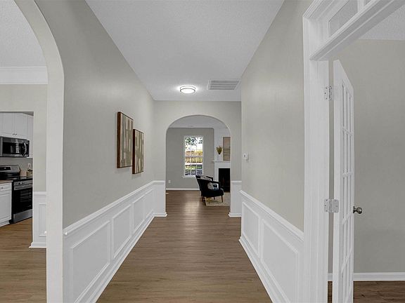 4th image of 204 Austree Dr