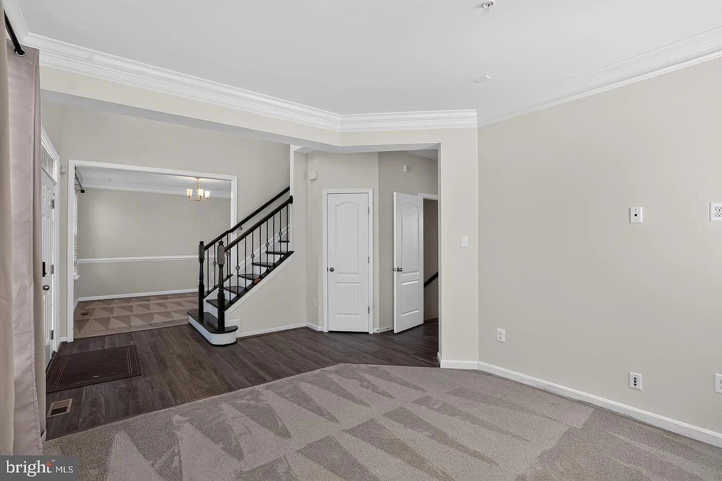 5 bed, 5.0 bath, 3820 sqft, $4,500 — Photo 3