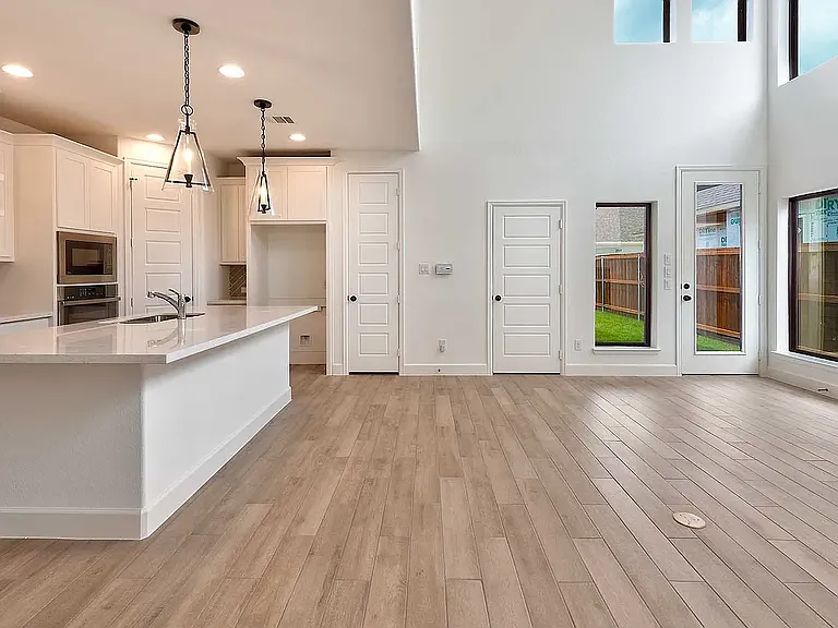 2124 Eastleigh Dr — Photo 13