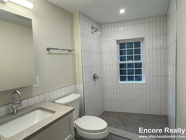 38 Gibson St #2 — Photo 5