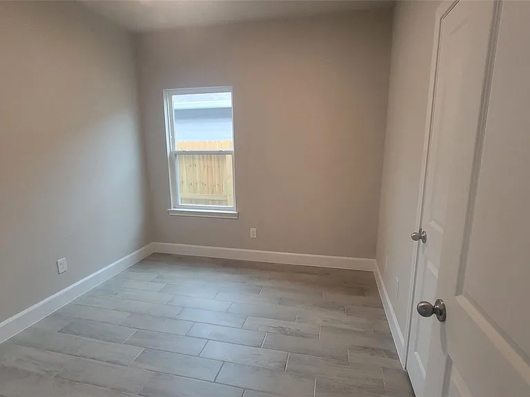 11915 Nelwood St — Photo 12