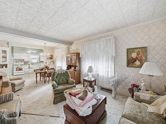 4th image of 4212 N Prospect Rd