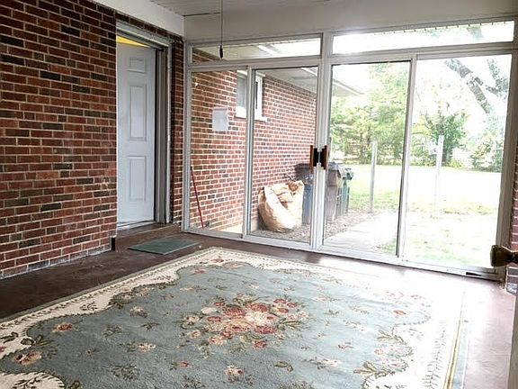 4th image of 1047 Burns Ave