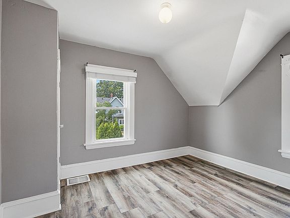 5th image of 3541 Clinton Ave