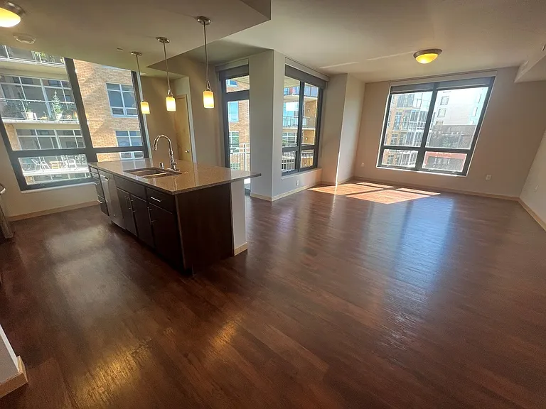 Venture Luxury High Rise — Photo 267