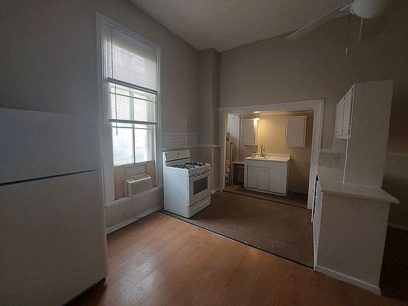 4th image of 822 E Carson St APT 1