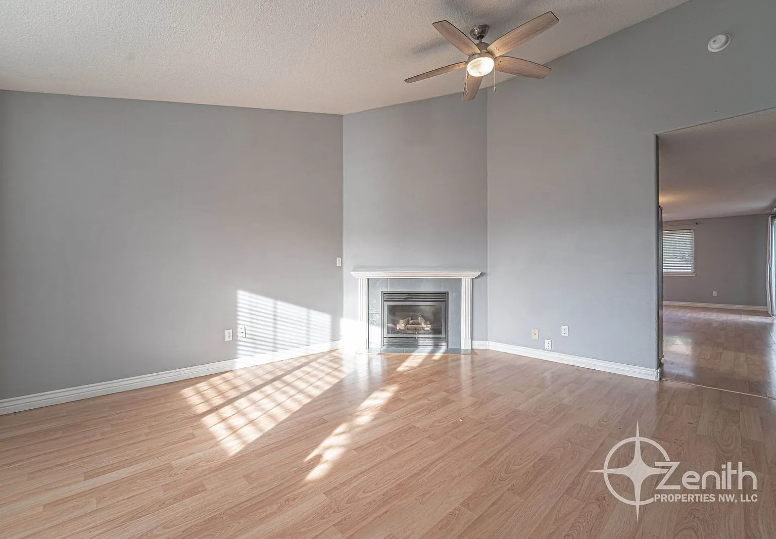 3 bed, 2.5 bath, 1259 sqft, $2,595 — Photo 3