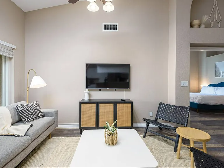 650 W Palo Verde St — Photo 27