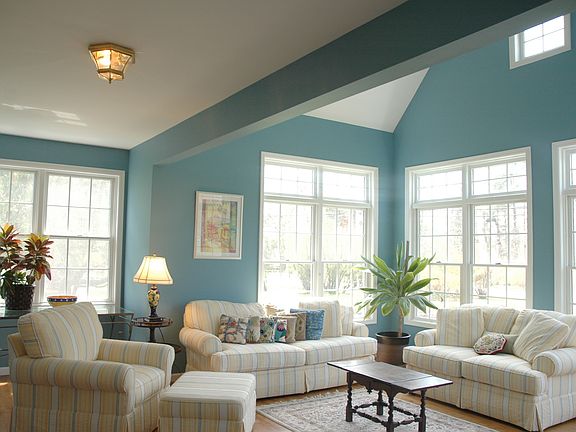 Beautiful & Bright Sun Room
