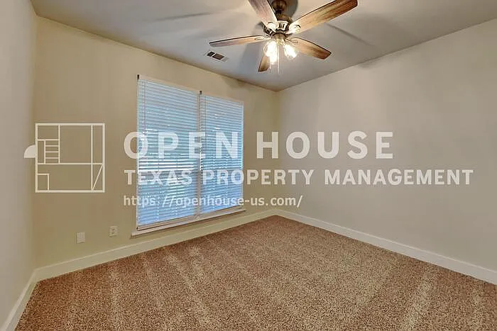 905 Hunter Ln — Photo 12