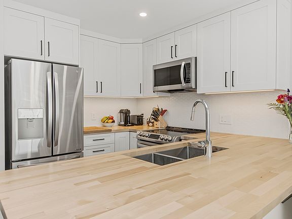 2nd image of 38003 2nd Ave #203