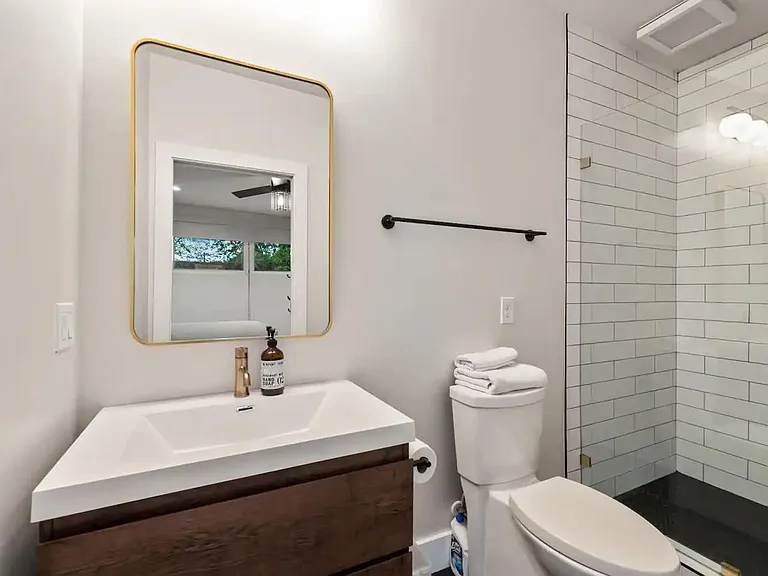 2311 E 8th St #2 — Photo 24