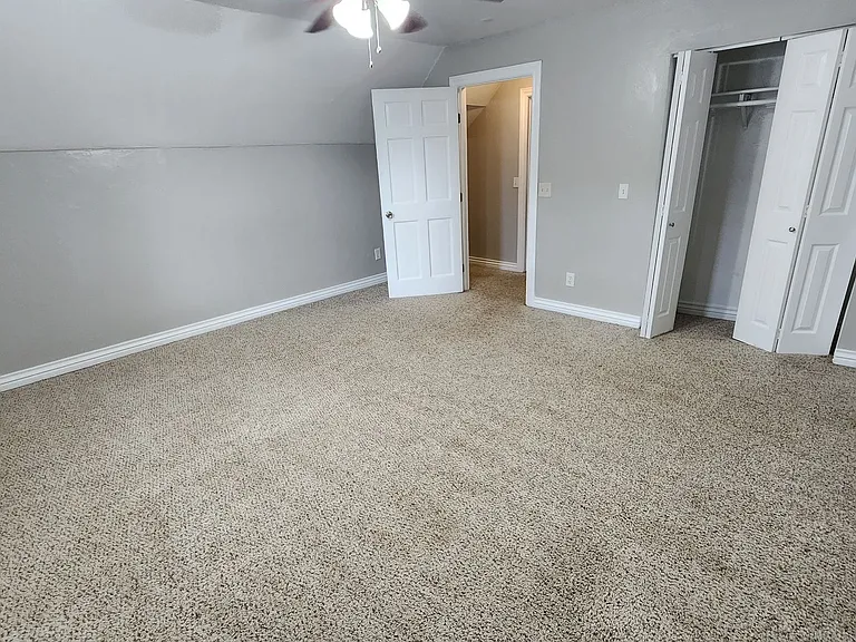 225 E Edwards St — Photo 54