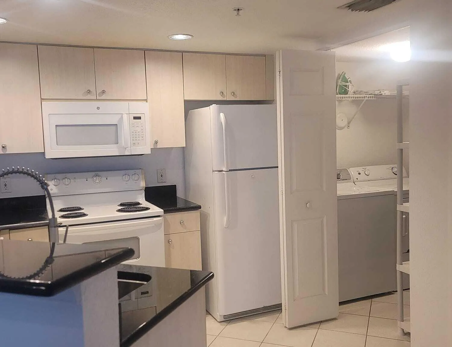 1 bed, 1.0 bath, 778 sqft, $1,900 — Photo 2