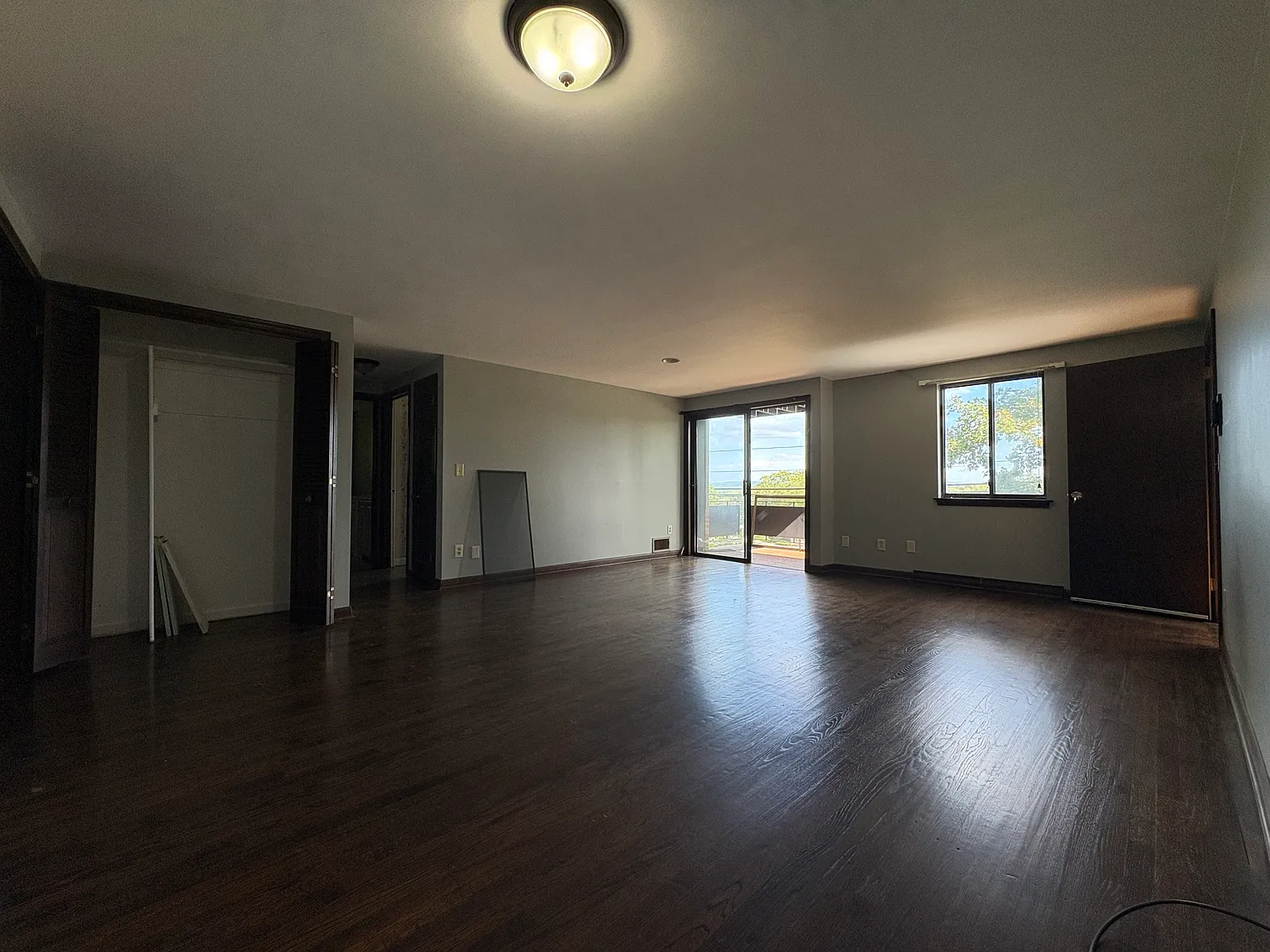 3 bed, 1200 sqft, $1,845 — Photo 2