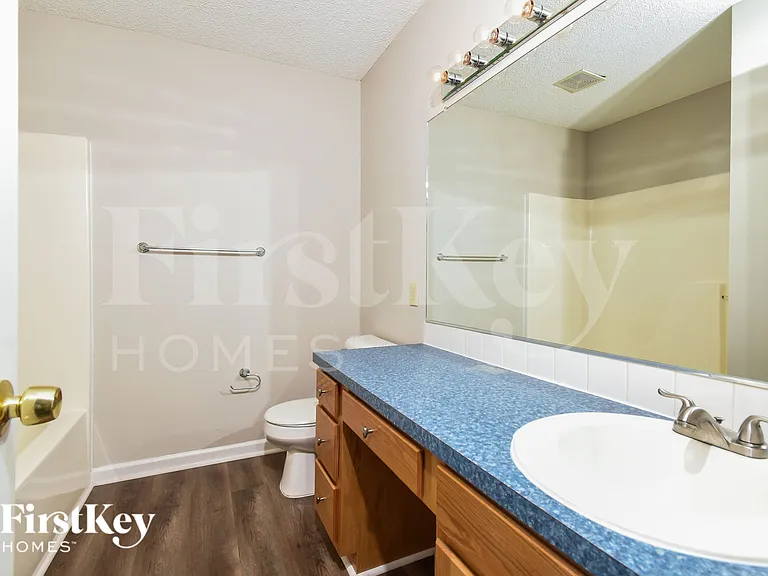 2055 Ardmore Village Ln — Photo 16