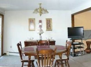 82 Robertson Dr, Hamden, CT 06518