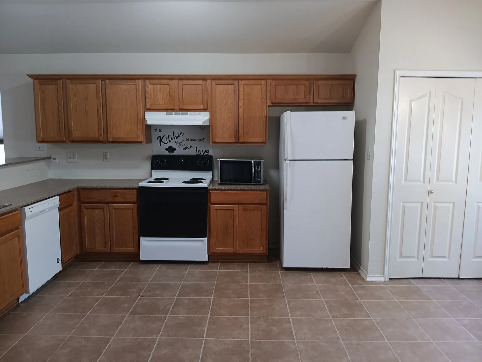 3 bed, 1405 sqft, $1,650 — Photo 4