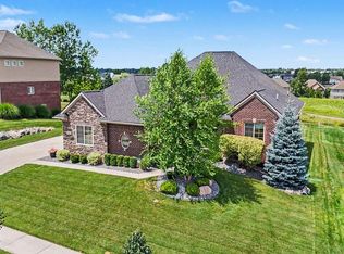 442 Overlook Dr, Oxford, MI 48371