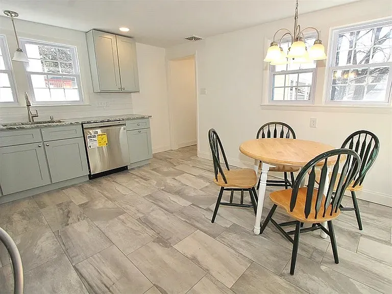 3 bed, 2015 sqft, $1,800 — Photo 3